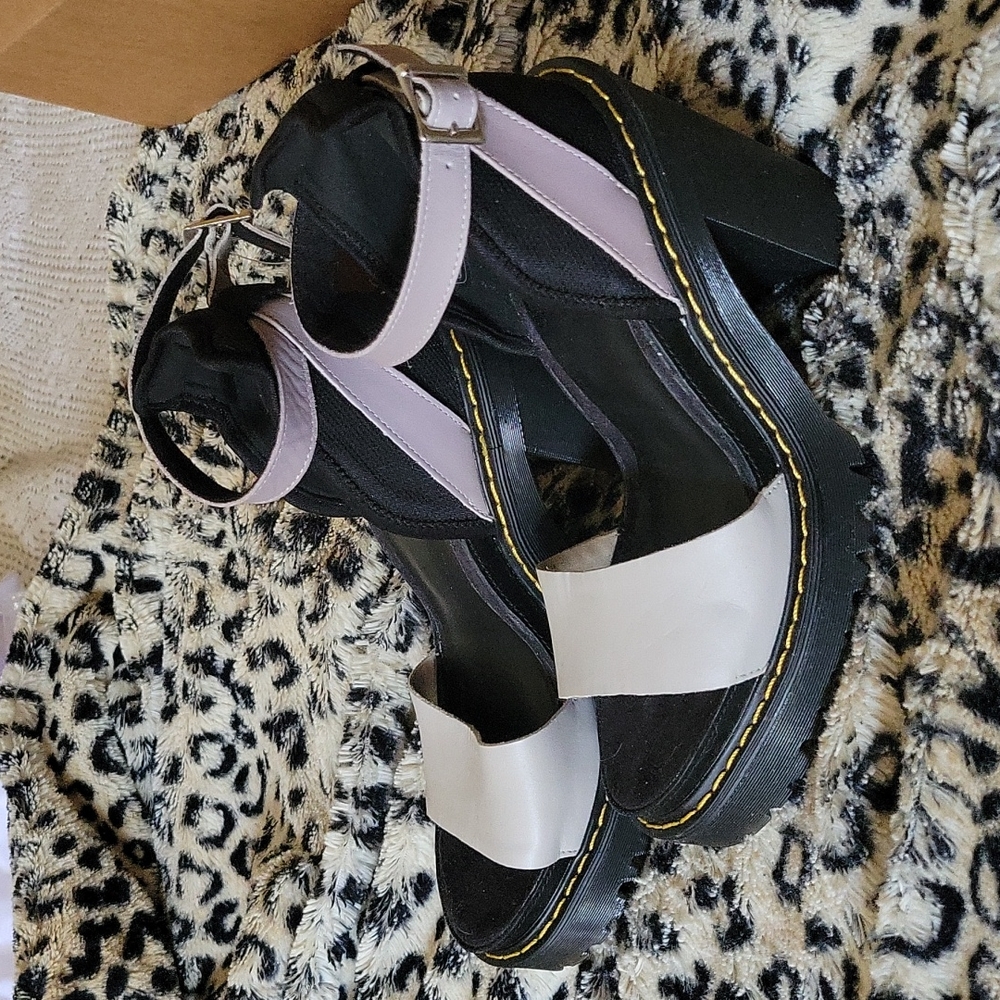 DR. MARTENS MADEA LEATHER PLATFORM SANDALS in soft grey